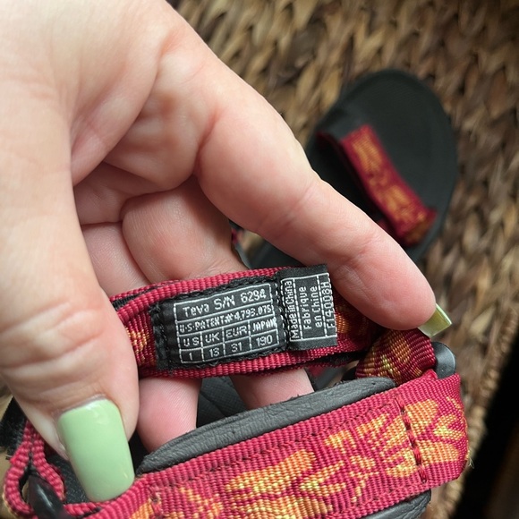 Teva Hurricane XLT2 Kids Sandals Red Yellow Durable Outdoor Size 1 waterproof - Picture 3 of 5